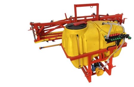 Как выбрать опрыскиватель для МТЗ: особенности модели на 800 литров